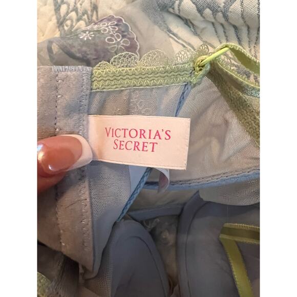 Victoria Secret Light Blue Dainty Babydoll Top with Embroidered Flowers 34B - Picture 5 of 7